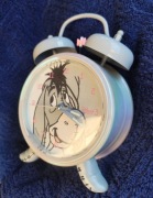 Śliczny duży Budzik Disneya Osiołek Kłapouchy z Kubusia Puchatka 17cm wys.