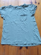 zielony T-shirt dziewczęcy 110 kieszonka