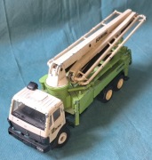 Stary model firmy Conrad - Mercedes Benz z pompą do betonu KVM32XL