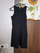 Mini czarna sukienka na suwak z odkrytymi bokami sexy H&M 