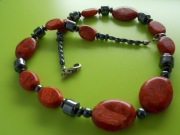 Naszyjnik koralowiec z hematytem