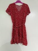 Czerwona sukienka w kwiatki