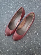 Tamaris buty damskie na obcasie  rozmiar 39 burgundowe