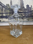 Elegancka karafka szklana z korkiem