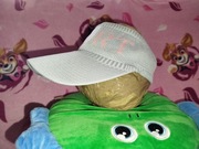 Czapka z daszkiem (bejsbolówka) z otworem na kucyk.