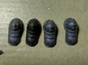 Hełmy średniowieczne z przyłbicami. Figurka. Żołnierzyk. Skala 1?32