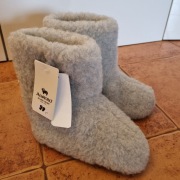 Ciepłe Damskie Kapcie Bambosze Wełniane Pantofle Certyfikat Rozmiar 35 - 36