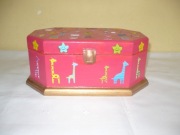 Drewniana szkatułka z lusterkiem dla małej damy 24,5 x 15 x 10 cm