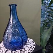 Niebieskie wazon szklany  -szkło prasowane-winorośle 