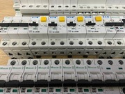 Zestaw nowych zabezpieczeń i urządzeń firmy Moeller obecnie Eaton. 