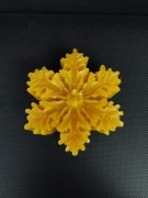 Świeca z wosku pszczelego – śnieżynka płatek śniegu