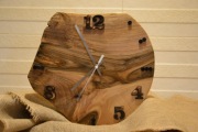 Ręcznie robiony zegar z orzecha wloskiego