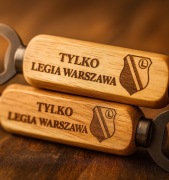 Drewniany otwieracz do butelek – Legia Warszawa