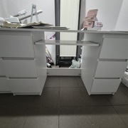 Biurko białe z szufladami 2 szt, cena za 1sztukę 200 zł 