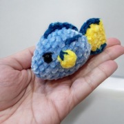 Brelok niebieska rybka (Dory) amigurumi handmade 
