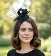 Czarny toczek pogrzebowy, toczek z woalka, żałobny fascynator z woalką 