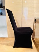 Klasyczne krzesła do jadalni