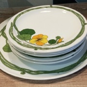 Serwis obiadowo- kawowo- herbaciany, półmiski, patery.