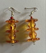 Kolczyki z bursztynowymi koralikami – ciepły blask i wyjątkowy styl