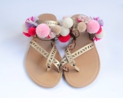 Klapki Boho Moda Styl Love Pompony Obuwie Lato