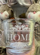 Szklany świecznik z napisem Home