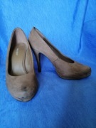 Szpilki brązowe, Graceland, 38.