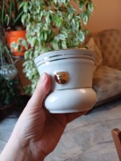 Elegancka ceramiczna doniczka ze złoceniami 