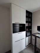 Szafa stojąca | czarno biała