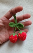 Truskawki wykonane na szydełku, brelok, zawieszka 
