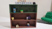 Półeczka / stojak na figurki Minecraft – idealne do kolekcji Kinder Joy