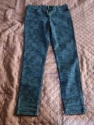 Quiosque - spodnie rurki, materiałowe - granatowe z wzorem, rozm. 36