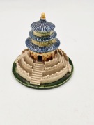 zabytkowa figurka chińska szkliwiona kolekcjonerska shiwan