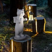Figurka Kota z Latarnią Solarną Dekoracja Ogrodowa Żywica Biała 28 cm