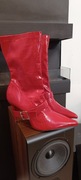 Czerwone lakierowane kozaki r. 41 – na szpilce, błyszczące z paskiem