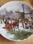 Cudny swiateczny talerz do powieszenia kulig, konie, młyn, zima