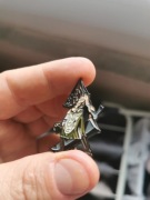 Pin Silent Hill 2 – Piramidogłowy, metalowy, emaliowany 2,5 cm