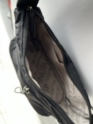 Torba na ramię czarna.