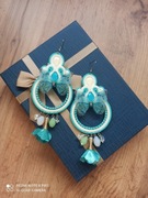 Turkusowe kremowe kolczyki sutasz z motylkami