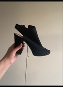 Nowe sandałki na obcasie czarne