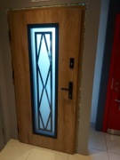 Drzwi zewnętrzne Wikęd z piekną szybą (czarny lakobel)