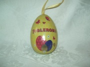 DEKORACYJNE OTWIERANE JAJO Z ZAWIESZKĄ - TOBLERONE