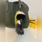 FENDI BRELOK POMPON DO TOREBKI KLUCZY 