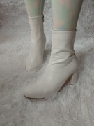 (39) Białe, teksturowane botki wieczorowe , NOWE 