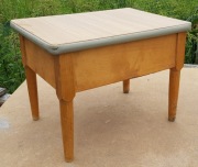 [66d] taboret retro [PRL]