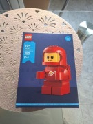 Lego powiększony mały astronauta 