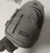 Sportowa torba nerka na ramię saszetka z wejściem na kabel usb 