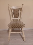 TRZY ZABYTKOWE KRZESŁA Z LITEGO DREWNA