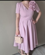 Elegancka sukienka midi z ozdobnymi kwiatami, rozmiar M wesele, komunie 