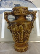 Wazon ceramiczny w stylu egipskim