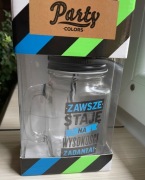 Szklany kubek w formie słoika ze słomką